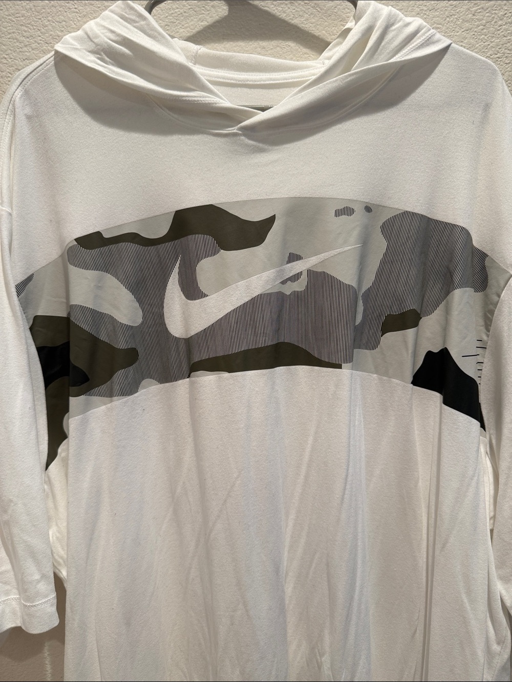 Nike White Hooded Short-Sleeve Shirt with Gray Camo Panel - Picture 2 of 4